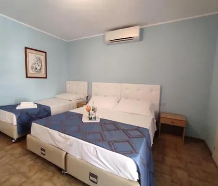 Otel Hotel Villa Mirella 3*