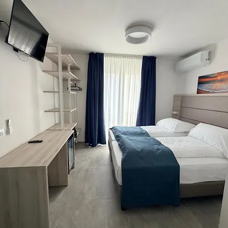 Mirella Hotel 3*