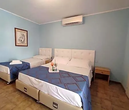 Hotel Mirella 3*