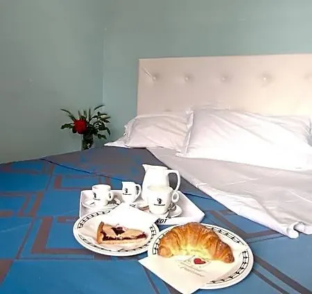 Hotel Mirella 3*