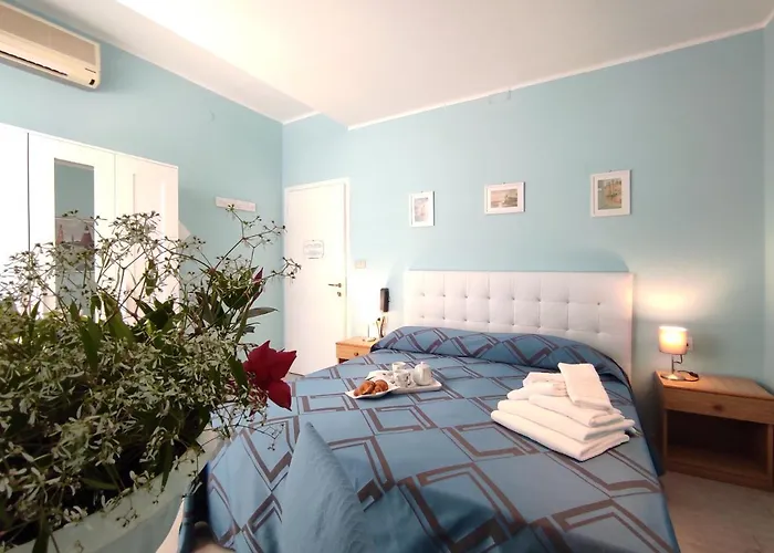 Mirella-nuova Gestione 酒店 3*